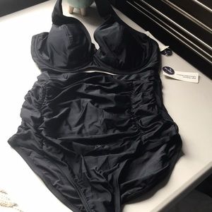 BNWT BLACK 2 piece Hi waisted bottoms and full support halter top.
